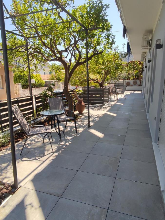 Stefani Apartments Метана Экстерьер фото
